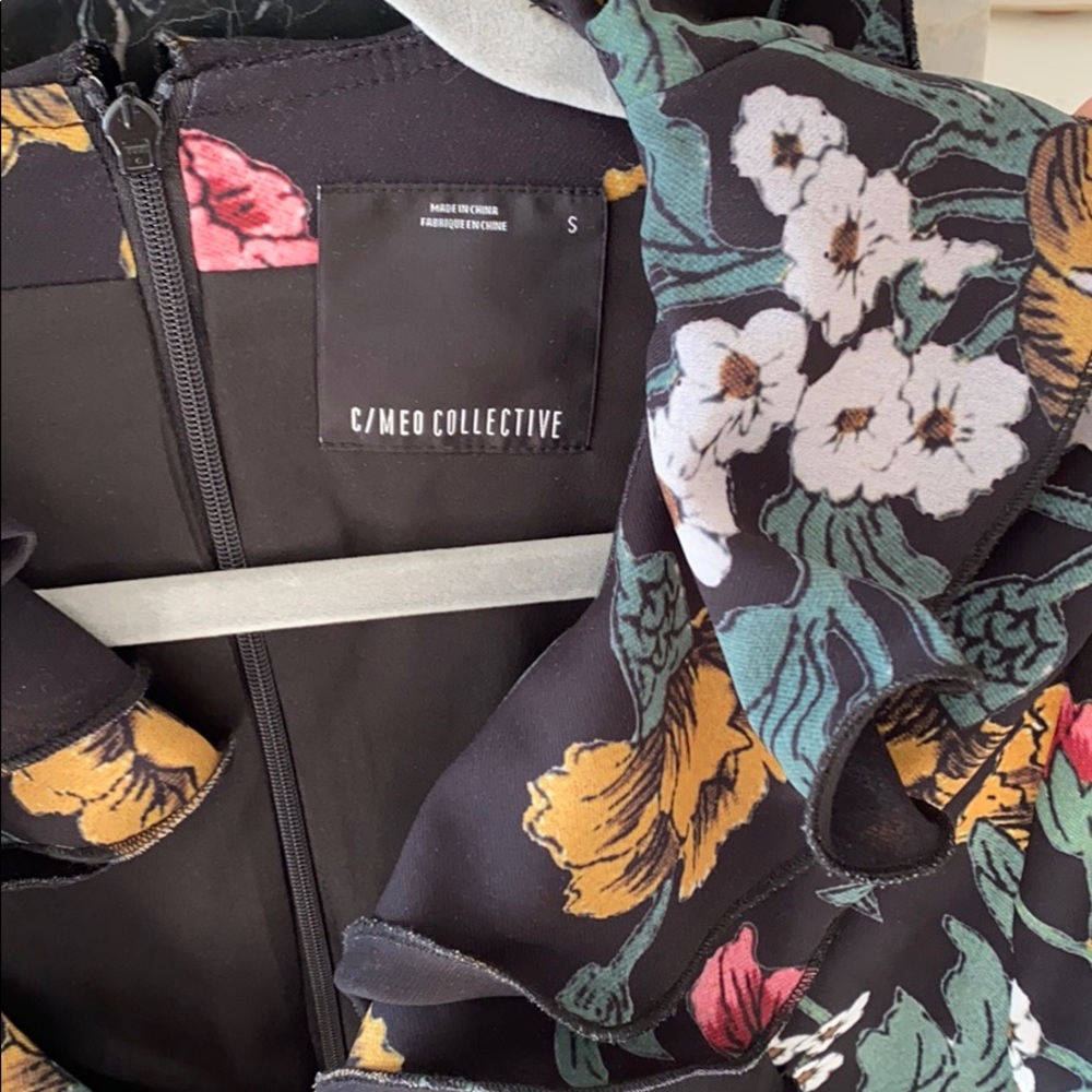 C/MEO Collective Floral Ruffle Blouse - Picture 2 of 3
